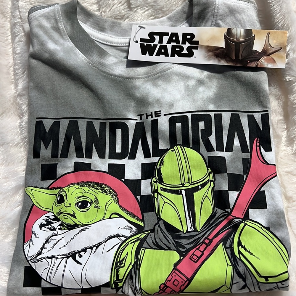 Brand new Kid’s Mandalorian/Star Wars T- shirt. Size boy Small.